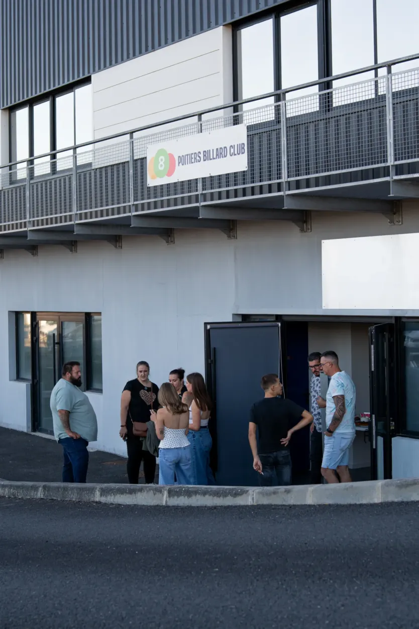 Entrée du Poitiers Billard Club à Chasseneuil-du-Poitou