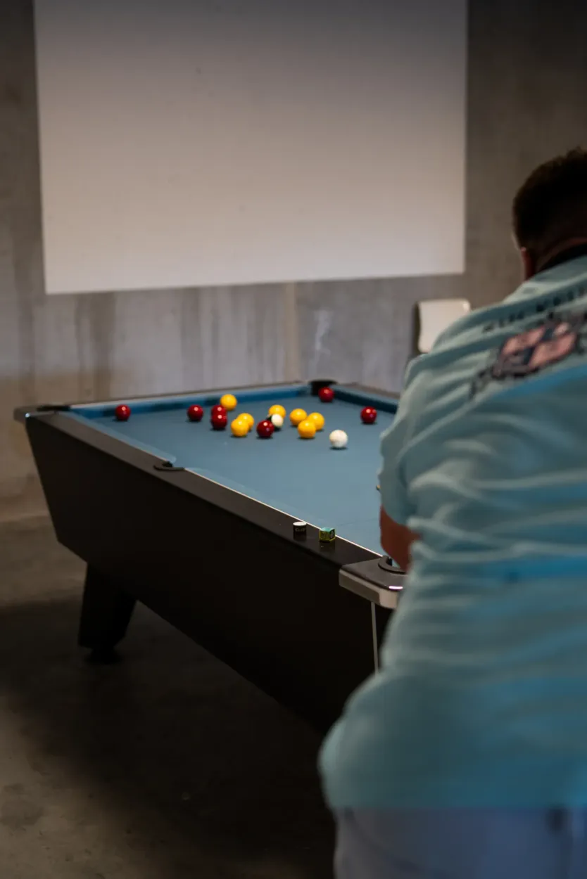 Partie de blackball en cours au Poitiers Billard Club